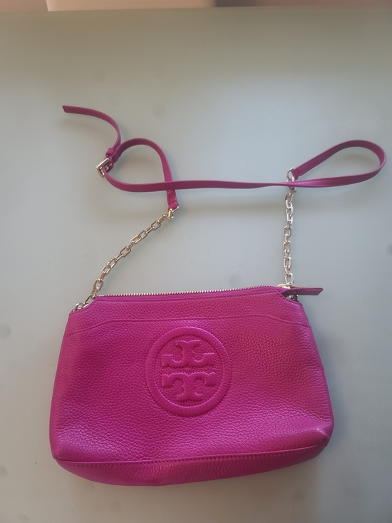 Tory Burch Handbags - Tory Burch Fuchsia Leather Crossbody with Gold Chain